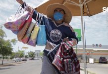 Vendedores Intercambian sus Productos por Despensas