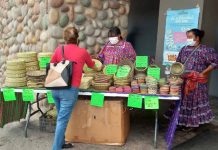 Por Covid… tarahumaras cambian artesanías por comida