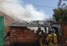 Elementos de Protección Civil en coordinación con Bomberos Voluntarios de Escuinapa atendieron el incendio de una vivienda en la colonia Paredones.