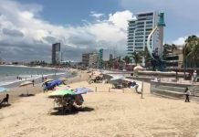 En las Playas de Mazatlán la Vida es Más Sabrosa