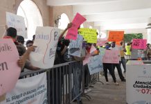 “Albañiles” se Manifiestan Contra los Regidores Cardona y Valle