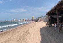 Con la llegada de turistas aumentan las ventas de los palaperos en las playas de Mazatlán