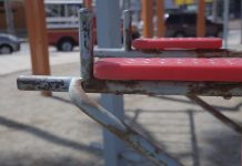 Presentan corrosión gimnasios al aire libre