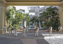 Con mariachi y aplausos así reciben a los primeros huéspedes de hotel Pueblo Bonito Emerald Bay
