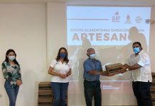 Entrega de apoyo alimentario emergente para artesanos del FONART.