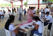 Continúa la entrega de apoyos sociales a adultos mayores y personas con discapacidad en el municipio.