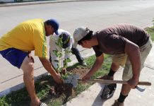 Promotores del IMDE mejoran instalaciones de la Unidad Deportiva.