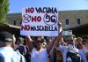 Un millar de personas marcha en Madrid contra el uso de la mascarilla al grito de «queremos ver el virus»