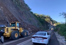 Continúa cerrada la autopista Mazatlán-Durango por deslave en cerro