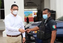 Alcalde entrega llaves de dos patrullas a Seguridad Pública.