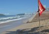 Permanecen banderines rojos en algunas zonas de playa