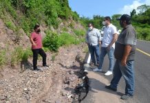 Inspecciona Alcalde Soto Grave, trabajos de limpieza y desazolve sobre carretera al Trébol ll.