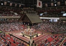 Diecinueve luchadores de sumo dan positivo al coronavirus