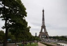 Torre Eiffel es evacuada por amenaza de bomba