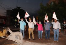 Abandera Alcalde Escuinapa obra de construcción de alcantarillado y descargas domiciliarias en colonia Gabriel Leyva.