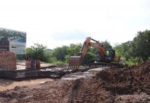 Rompe constructora la línea de agua potable que abastece a Real del Valle, Seminario y Terranova