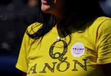 ¿Qué es la teoría ‘QAnon’ y por qué está influyendo en las elecciones de EU?