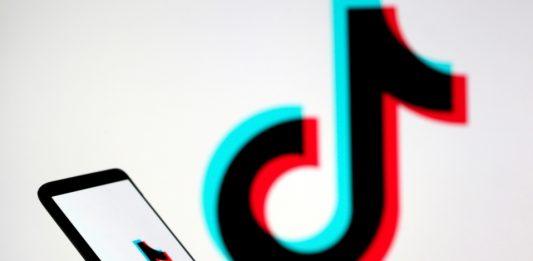 TikTok propone acuerdo con Oracle y Walmart para operar en EU; Trump da su bendición