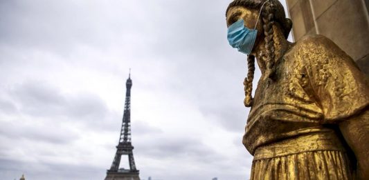 Cierran bares y cafés de París