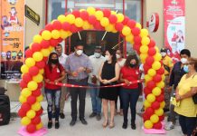 Alcalde inaugura la tienda Waldo´s en Centro de la Ciudad.
