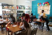 Disfrutan niños y jóvenes de círculos de lectura gratuitos.