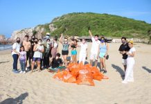 Participa Carlos Gandarilla en limpieza de playa Brujas con el colectivo Last Chance 4 Earth y Salvemos El Planeta