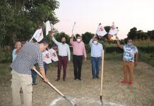 Banderazo de construcción de plazuela en San Miguel de la Atarjea.