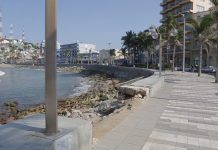 Repararán acera que fue demolida por obra en Olas Altas