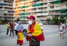 Congreso en España autoriza ampliar estado de alarma hasta mayo por casos de covid-19