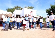 DIF Sinaloa entrega 20 pies de casas a familias vulnerables