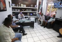 Acuerdan área de carga y descarga para pescadores de la Playa Norte