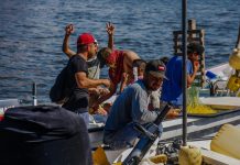 Pescadores quieren diálogo pero en el mar