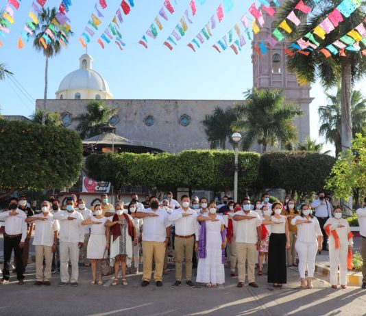 Autoridades municipales conmemoran el 110 aniversario de la Revolución Mexicana.