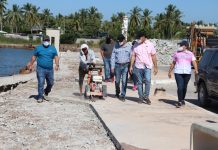 Soto Grave supervisa reconstrucción de malecón de Teacapán.