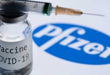 Pfizer recorta producción de vacunas contra covid para este año