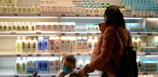 Descubren anticuerpos contra covid en la leche materna