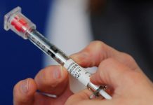 EU revisará vacuna contra covid tras reacciones alérgicas