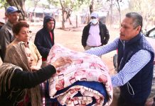 Alcalde Dr. Manuel Pineda Domínguez, retomó la madrugada de este miércoles su gira para la entrega de apoyos invernales.