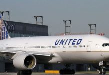 ¡Indignante! FAMILIA es desalojada de un avión; su pequeña de 2 años no quiso portar CUBREBOCAS