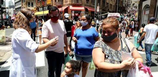 Advierte OMS otros “seis meses duros” de pandemia pese a vacunas