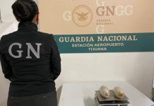 Sorprenden a mujeres que portaban al parecer heroína