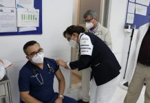 “NO HA HABIDO REACCIONES ADVERSAS, VA CAMINANDO BIEN LA APLICACIÓN DE LAS VACUNAS CONTRA COVID-19 A PERSONAL DE SALUD”, DR. EFRÉN ENCINAS TORRES