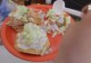 En mariscos Agapito puedes comerte tostadas a solo ¡15 pesitos!