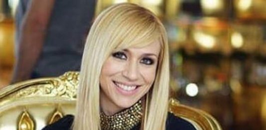 Noelia atrevida foto en la cama a plena luz del día