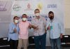 Un total de 103 titulos de propiedad, fueron entregados en el municipio de Rosario, por el alcalde Dr. Manuel Pineda y el gobernador del estado, Quirino Ordaz Coppel.