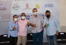 Un total de 103 titulos de propiedad, fueron entregados en el municipio de Rosario, por el alcalde Dr. Manuel Pineda y el gobernador del estado, Quirino Ordaz Coppel.