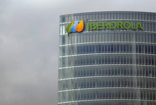 AMLO acusa a Iberdrola de corrupta por contratos con CFE