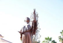 Para conmemorar su natalicio número 89, autoridades municipales e integrantes del Comité de Pueblo Mágico, esta mañana se llevó a cabo una guardia de honor a la reina de la canción ranchera, Lola Beltrán.