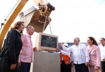 Quirino y Miguel Torruco colocaron la primera piedra de complejo hotelero en Estrella del Mar