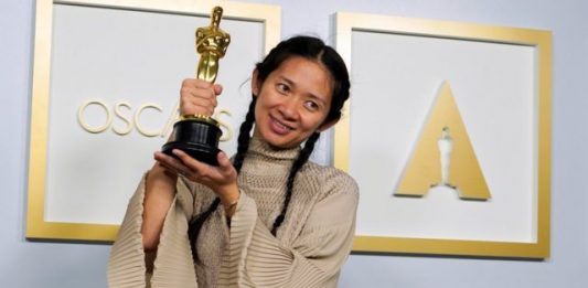 ¡Histórico! Chloé Zhao se lleva Oscar a mejor directora; es la segunda mujer en ganarlo